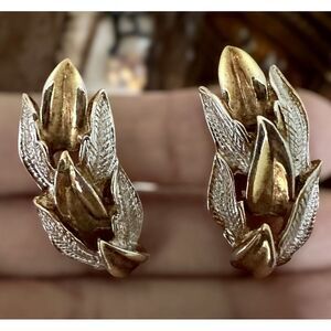 VTG Kramer Clip Earrings 1.5" Leaf Shape Gold  Silver Tone‎ Metal Signed MCM